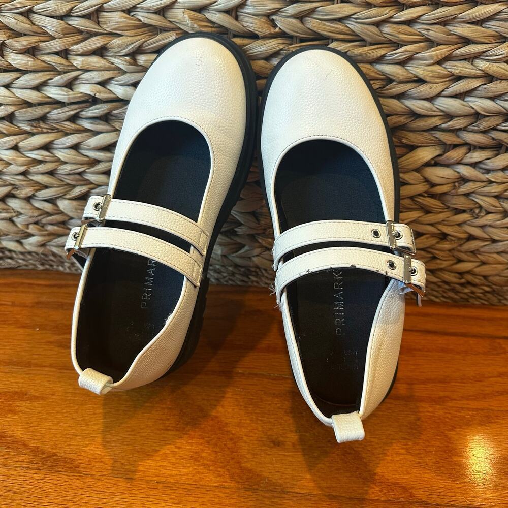 White Mary Janes sz 3 Little Girl - Picture 5 of 7